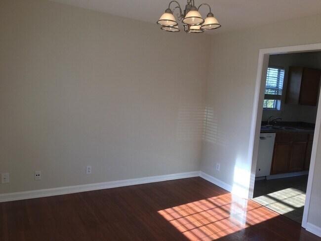 Foto del edificio - 4 Bedroom 2 bath home off Bell Rd Available !