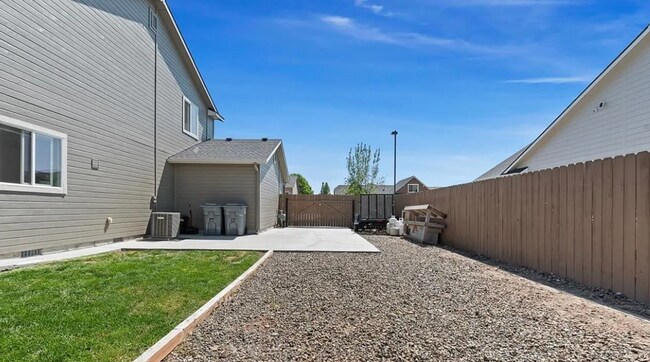 Foto del edificio - This home has it all!