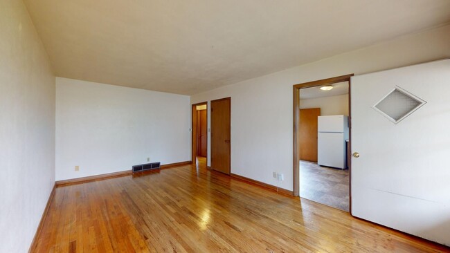 Foto del edificio - AVAILABLE AUGUST 1st! 2 Bedroom Duplex w/G...