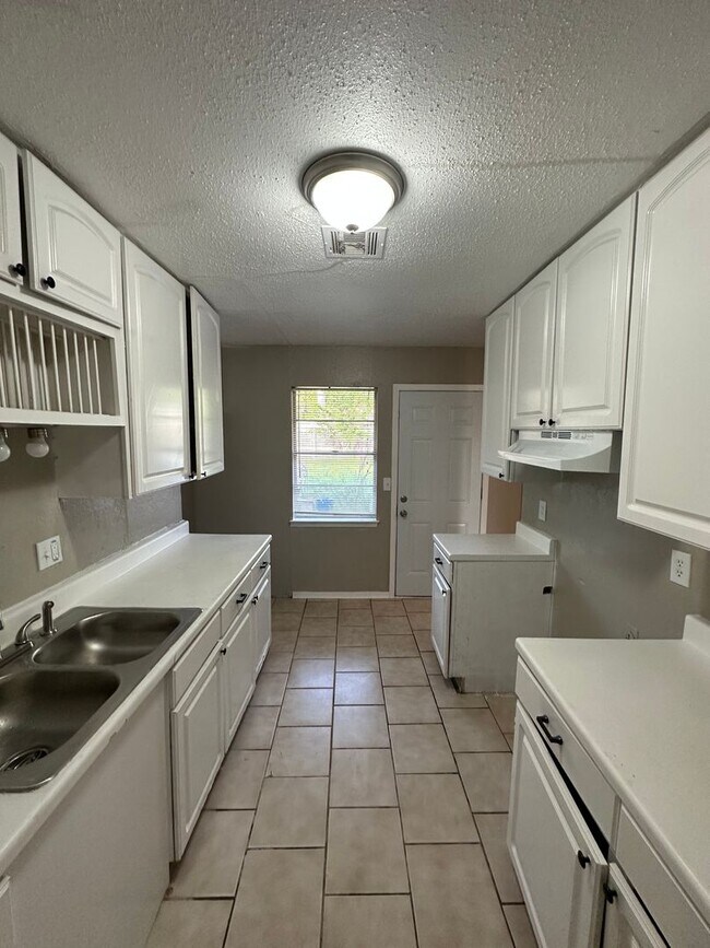 Foto del edificio - Charming 5 Bedroom House Bethany Oklahoma