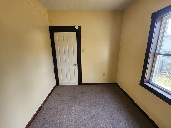 Building Photo - Benjamin st apt#2