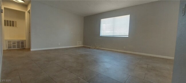 Building Photo - 1420 E Vegas Valley Dr