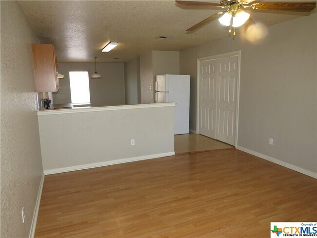 Foto del edificio - 1602 Dugger Cir