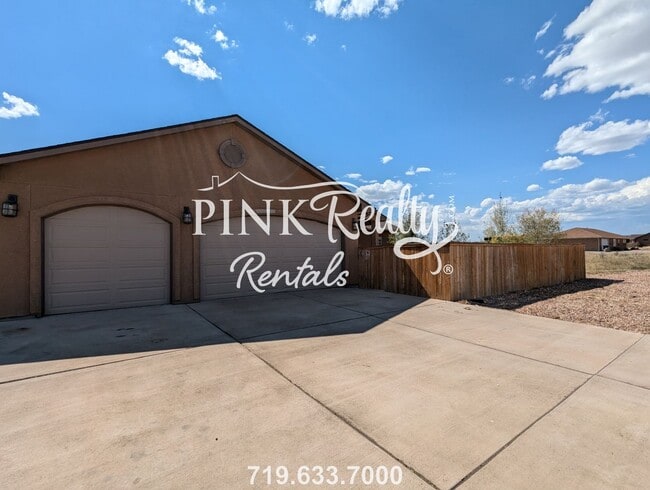 Building Photo - 1325 N Challenger Pl
