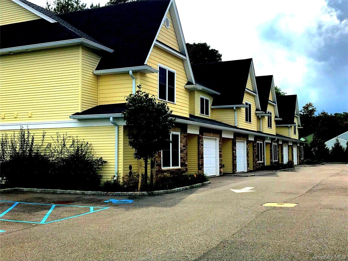 Photo - 24 Creek Rd (Halesite, NY)