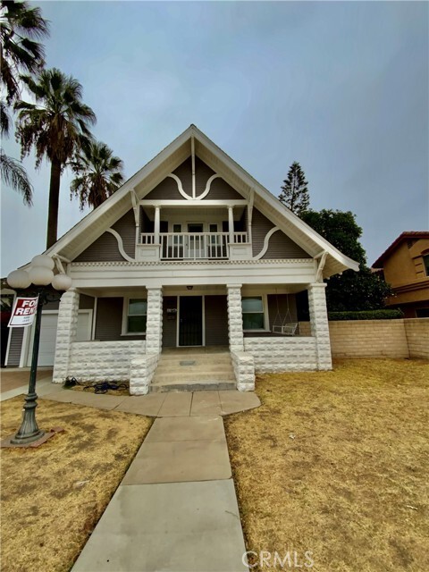 Building Photo - 451 E Badillo St