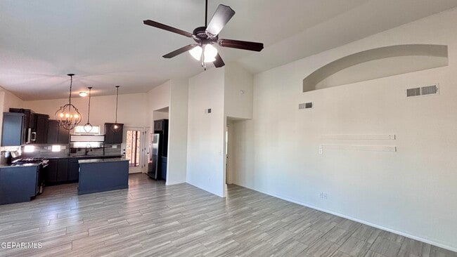 Foto del edificio - 12821 Rock Cliff Ave