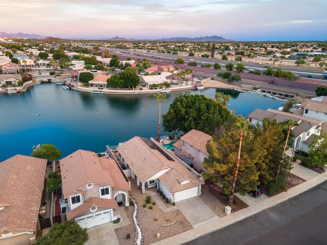 Foto principal - 3 Bedroom 2 Bathroom Arrowhead Lakes Water...