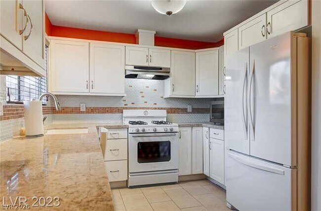 Building Photo - 760 Thousand Oaks Dr
