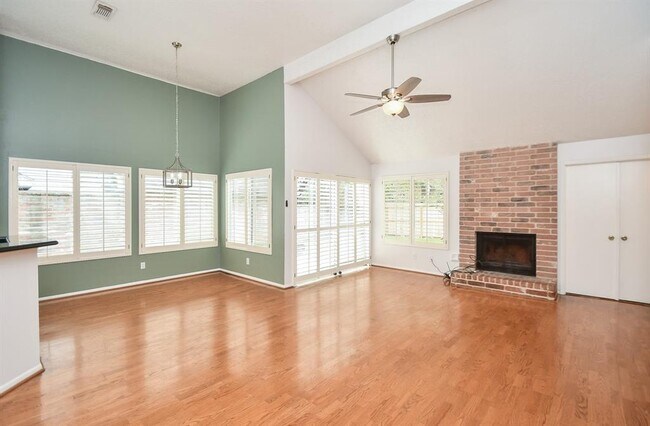 Building Photo - 4827 Sunshine Dr
