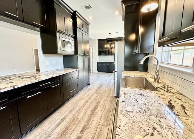 Foto del edificio - Waterfront home in Gulf Breeze- Coming Soon
