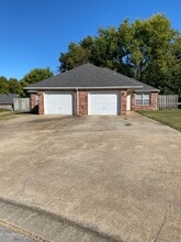 Building Photo - 142-144 Northaven St