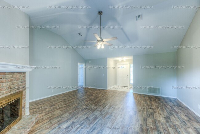 Building Photo - For Lease | Collinsville | Owasso Schools ...