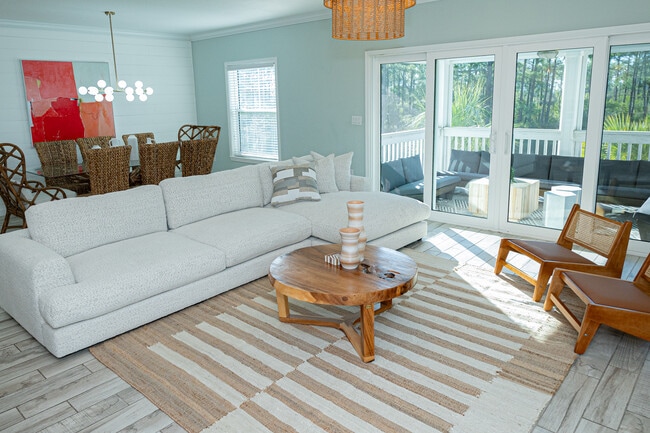 Building Photo - 6619 Carlinga Dr