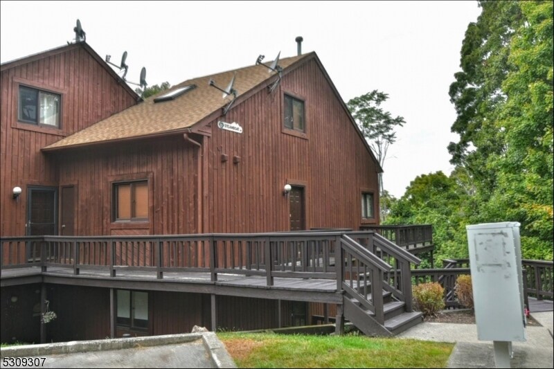 Primary Photo - 6 Steamboat Dr