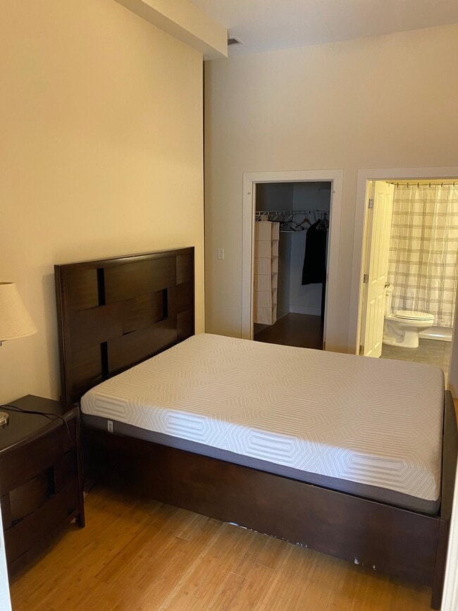 Master bedroom - 118 W Marshall St