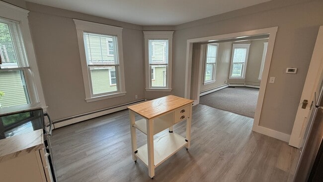 Building Photo - Charming 2-Bedroom w/ Office Apartment in ...
