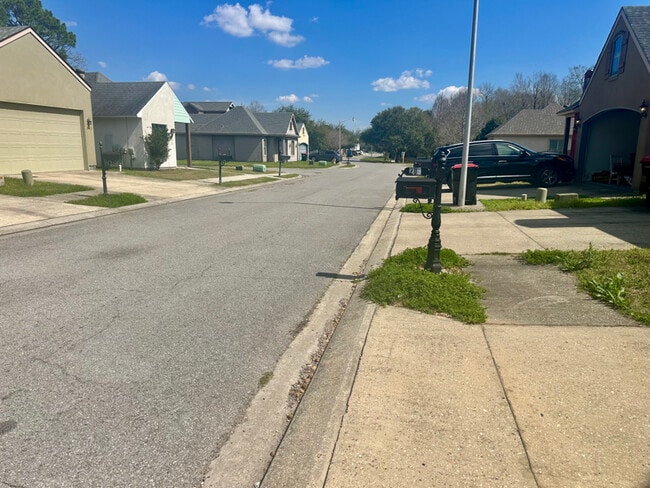 Building Photo - 207 Chimney Rock Blvd