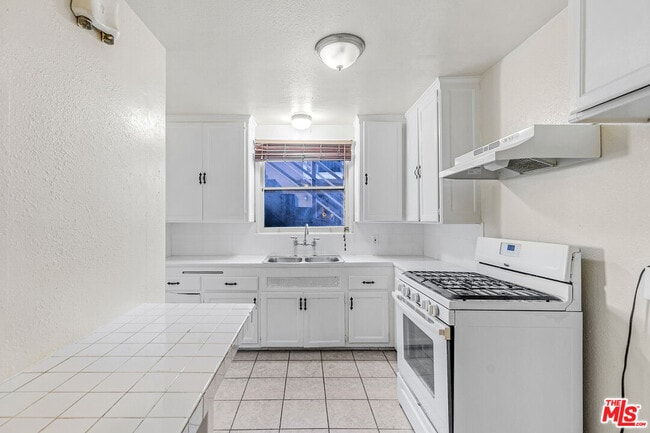 Foto del edificio - 3725 S Victoria Ave