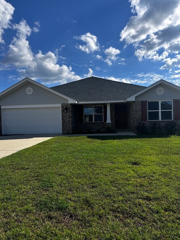 Foto principal - 4 bed/2 bath New Construction Home in Embe...
