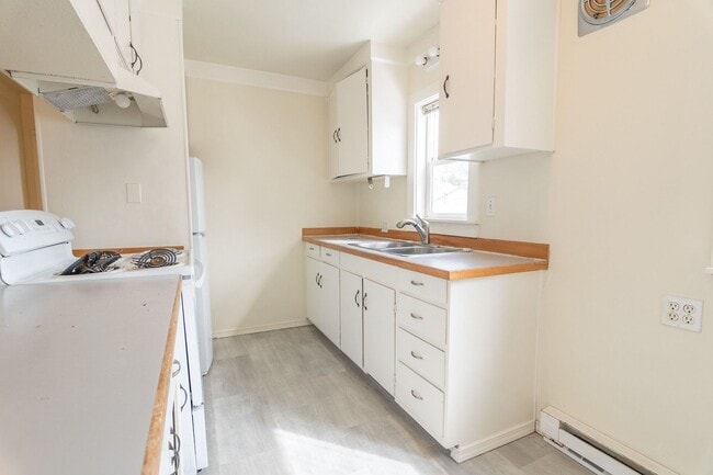 Building Photo - 3424-28 NE 79th