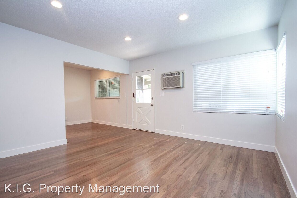 Primary Photo - 2 br, 1 bath Apartment - 14151 Moorpark St...