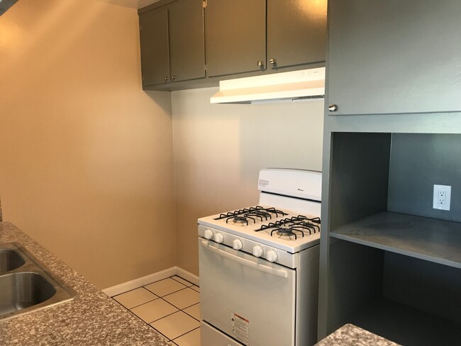 Building Photo - Tujunga Apartments