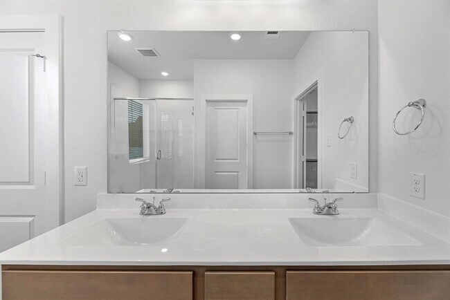 Foto del edificio - 17207 Walden Lk Ln