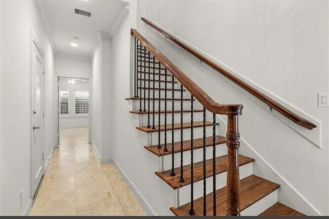 Foto del edificio - 719 Fowler St