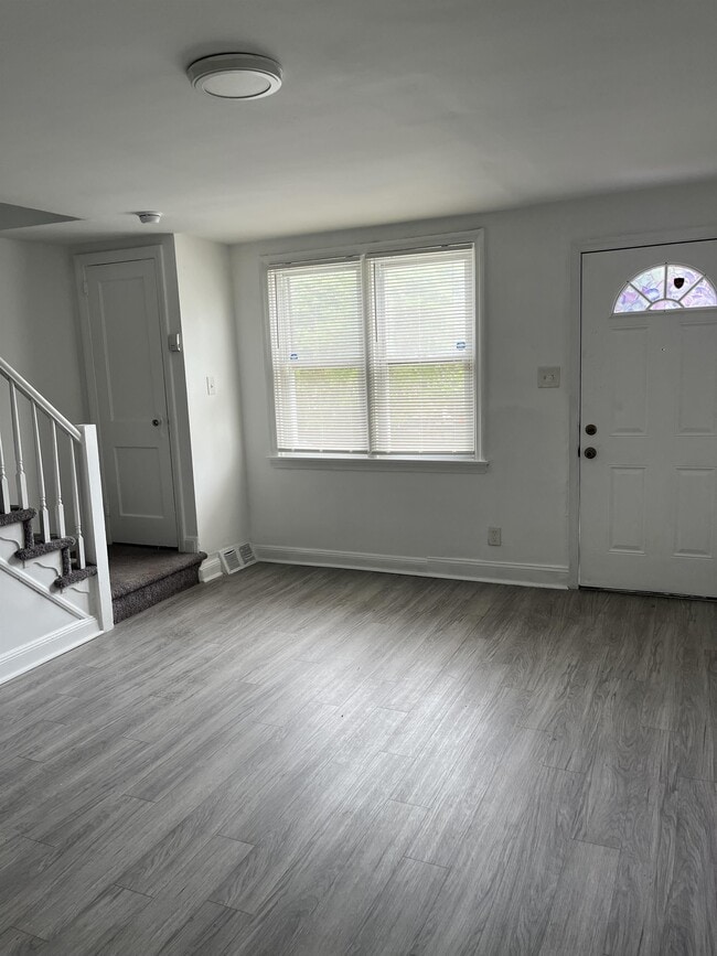 Photo - 240 W 21st St House