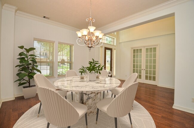 Foto del edificio - 28003 Iberville Glen Dr