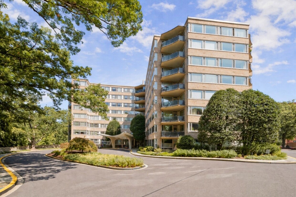 Photo - 4101 Cathedral Ave NW (Washington, DC)