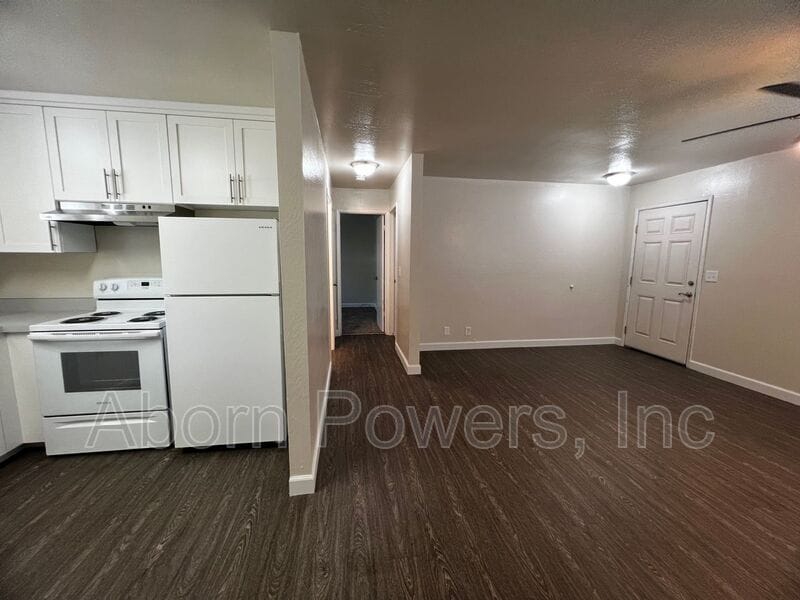 Foto del edificio - 2760 Coloma St