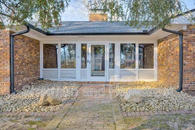 Building Photo - 289 Ashbrook Dr