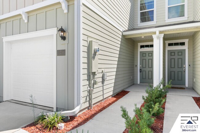 Building Photo - 152 Redbud Rd