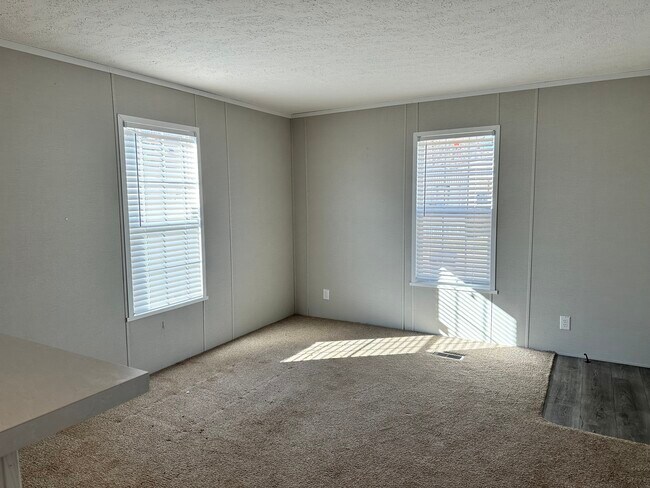 Foto del edificio - 35 Pansy Dr