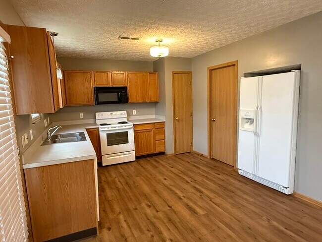 Foto del edificio - Charming 3 bedroom, 2.5 bath home located ...