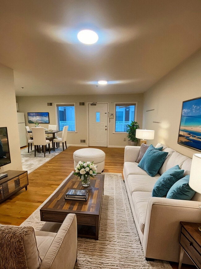 Building Photo - 812 - OM-812 New York Avenue LLC