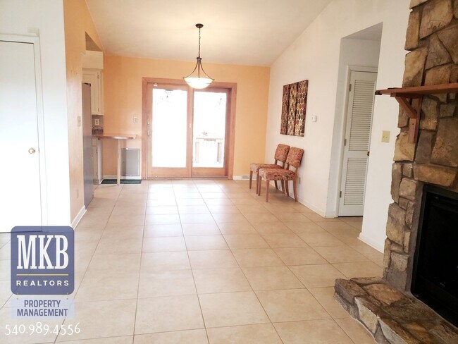 Building Photo - 3 Bedroom 2.5 Bath Home in South County