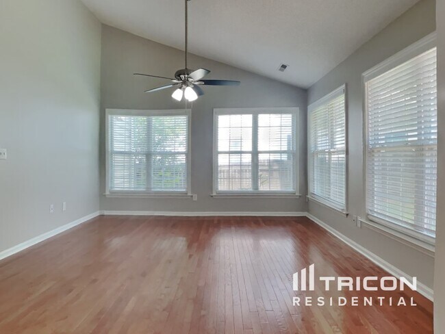 Foto del edificio - 1512 Ballard Ct