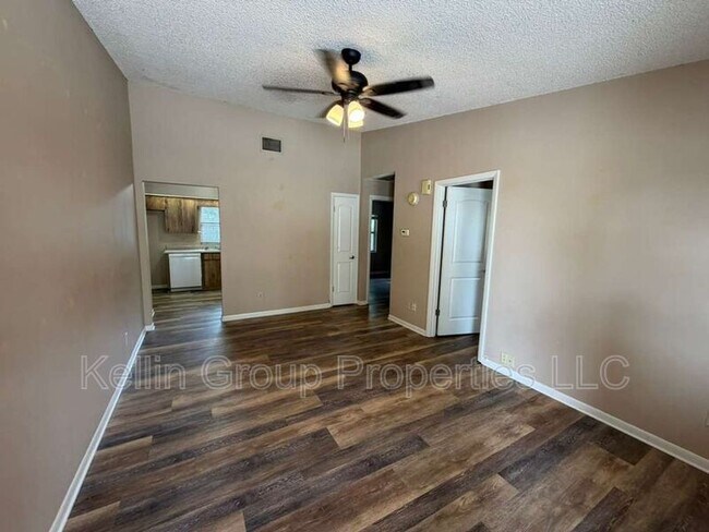 Foto del edificio - 2366 Lake Dr NW