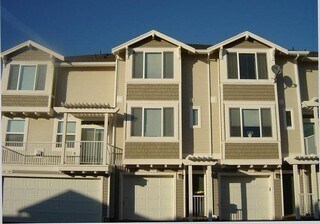 Primary Photo - Stylish 2br/2.5ba Townhome with 2-car tand...