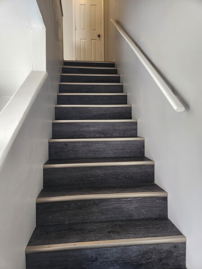 Foto del edificio - Spacious 3 Story Townhome