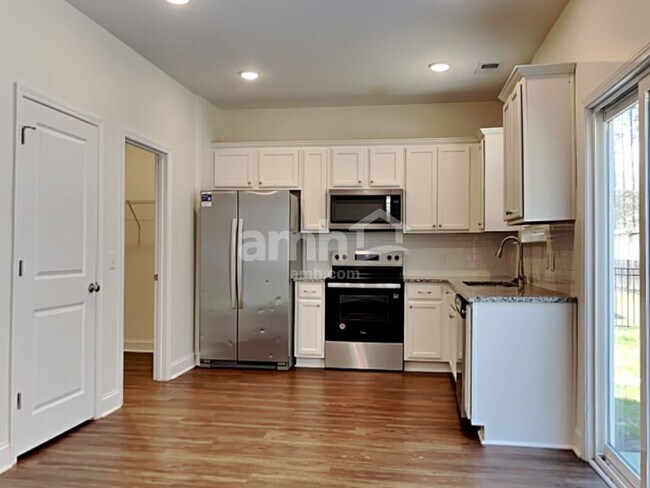 Foto del edificio - 157 Blackstone Dr