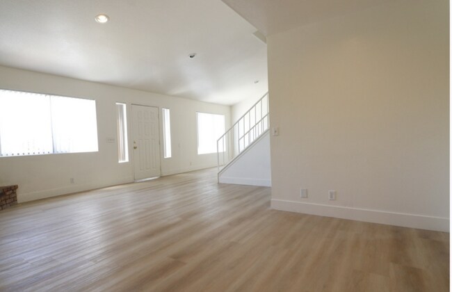 Building Photo - 15996 Muni Rd