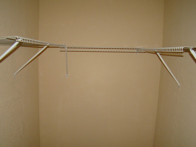 Building Photo - PRIME Location, Competitive Prices & 1 Mon...