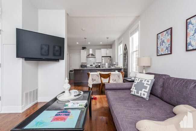 Foto del edificio - 2045 N Wolcott Ave