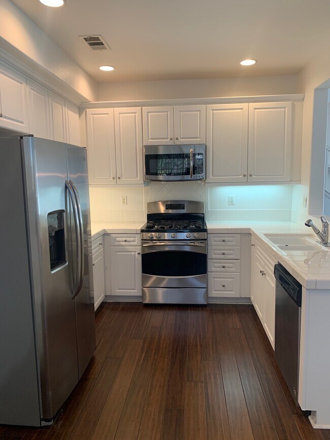 Building Photo - 28415 Casselman Ln