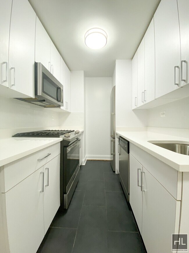 Building Photo - EAST 56 STREET