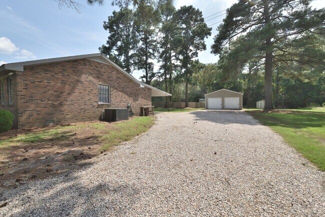 Building Photo - 9906 Red Oak Blvd